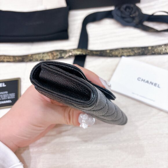 95% NEW CHANEL CARD HOLD WALLET WITH FULL PACKAGING, HOLIDAY RIBBON - Picture 6 of 14